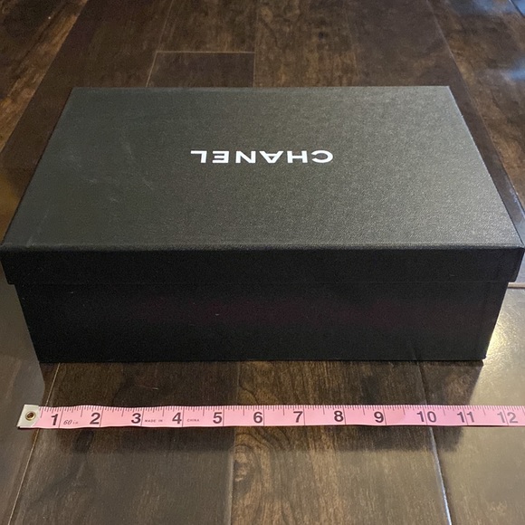 CHANEL - Empty Shoe Box Gift Storage Authentic Black & White Box Medium EUC - Picture 4 of 6